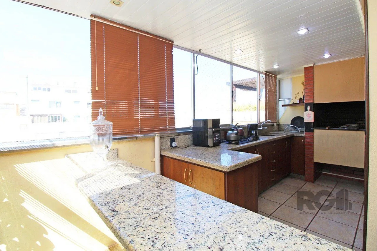 Imagem Cobertura duplex de 2 dormitórios garagem e semi-mobiliado, bairro Cidade Baixa.