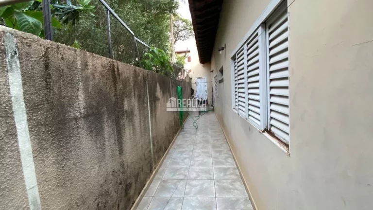 Imagem Casa à venda no bairro Vila Olímpica, Uberaba - 4 dormitórios, suíte e 4 garagens