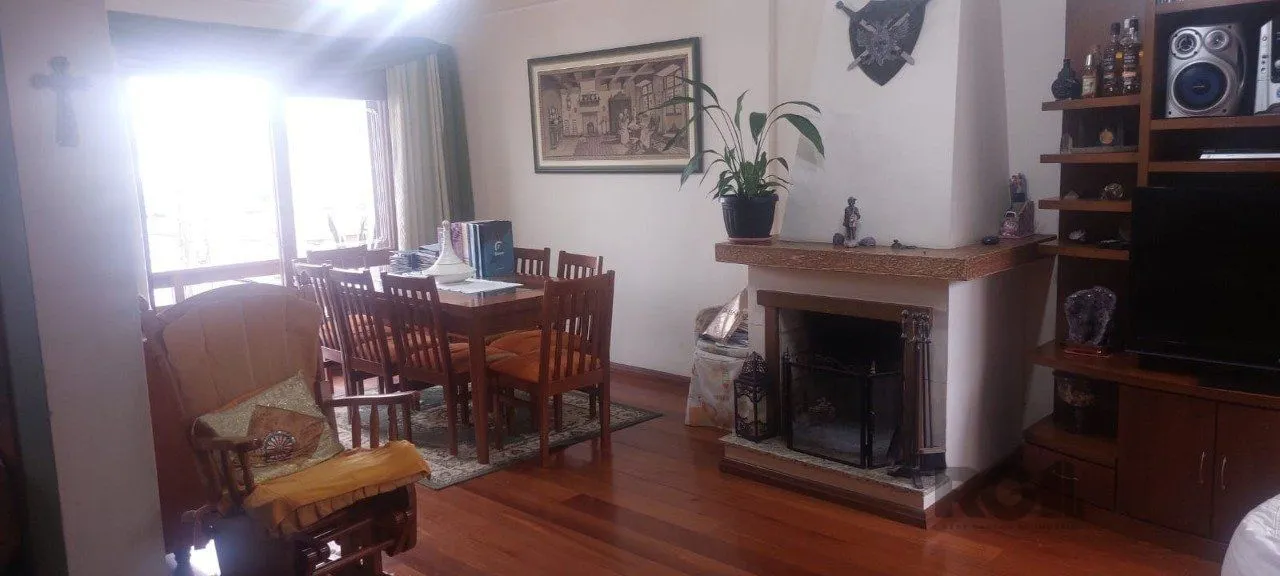 Imagem Casa 3 dormitórios à venda Medianeira Porto Alegre/RS