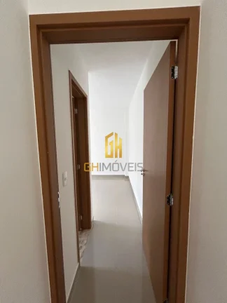 Imagem A casa possui 

3 quartos,
1 suíte,
2 quartos
Sala de estar, 
Sala de jantar, 
Banheiro, 
Cozinha
Q...