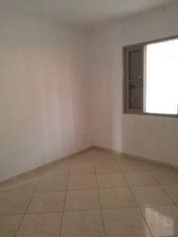 Imagem LOCAÇÃO DE CASA NO JARDIM PLANALTO, EM ARUJÁ/SP, 160m² com 03 dormitórios, suíte, sala, varanda, cozinha e garagem coberta para 01 auto. CONSULTE-NOS.