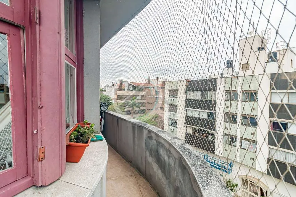 Imagem Descubra o charme deste apartamento totalmente reformulado, localizado no vibrante bairro de Petróp...
