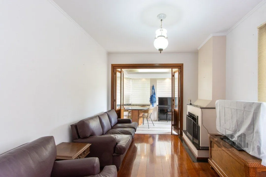 Imagem Apartamento semi mobiliado de 3 quartos com suíte no bairro Tristeza junto ao Colégio Mãe de Deus