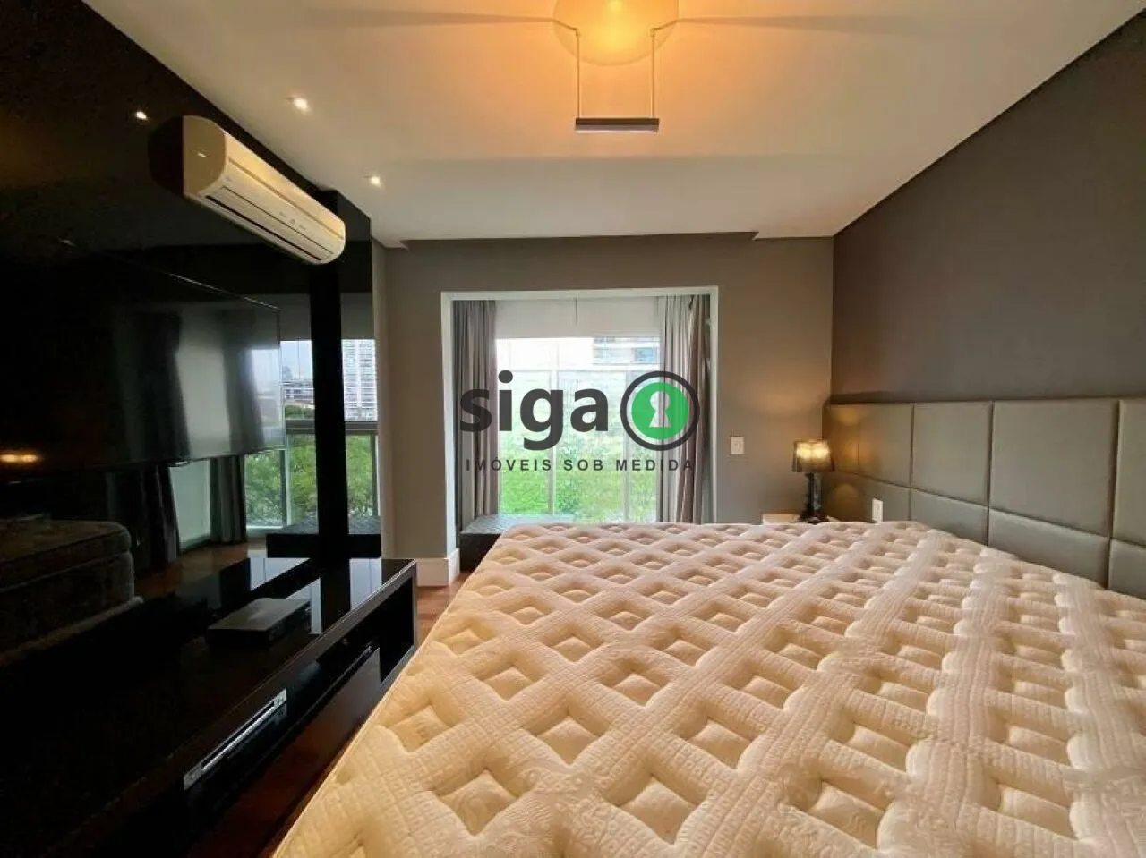 Imagem Apartamento Alto Padrão na Vila Olímpia de 3 Quartos com 3 Vagas - 210m² à Venda.