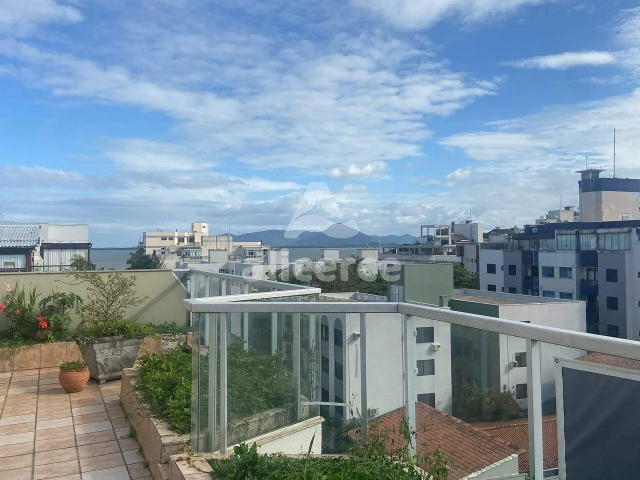 Imagem Cobertura à venda com 3 quartos 1 suíte, 232m² em Coqueiros Florianópolis