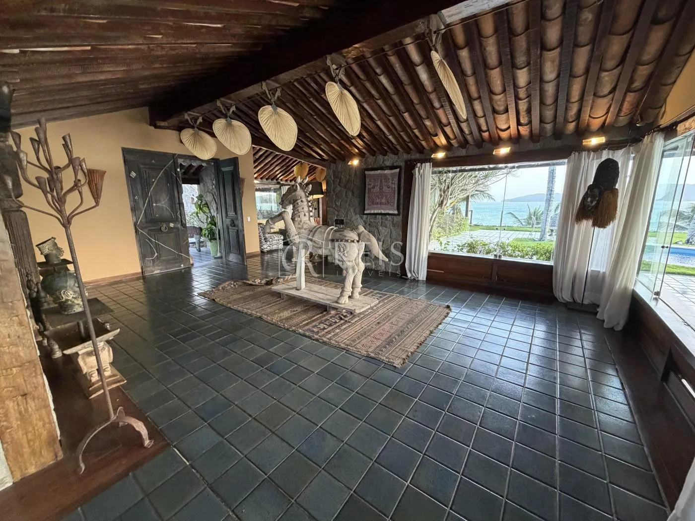 Imagem Casa para Venda em Armação dos Búzios, Geribá, 7 dormitórios, 7 suítes, 10 banheiros, 2 vagas