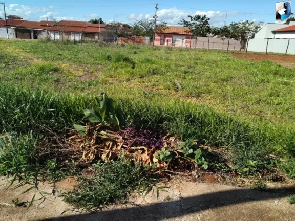 Terreno à Venda no Centro de Quadra, SP – Localização Privilegiada em Ex. Combatente Antônio Viera