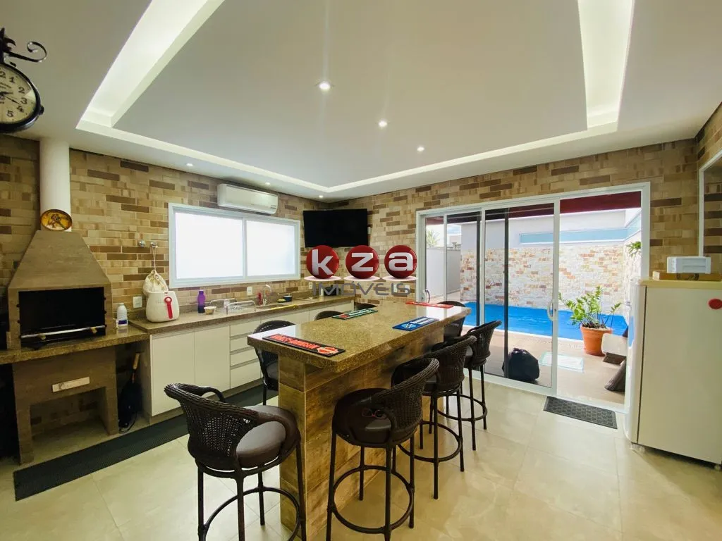 Imagem Luxuosa casa em condomínio à venda em Valinhos-SP, no Condomínio Canto Del Bosco: 3 quartos, 3 suítes, 3 salas, 4 vagas de garagem, 367m².