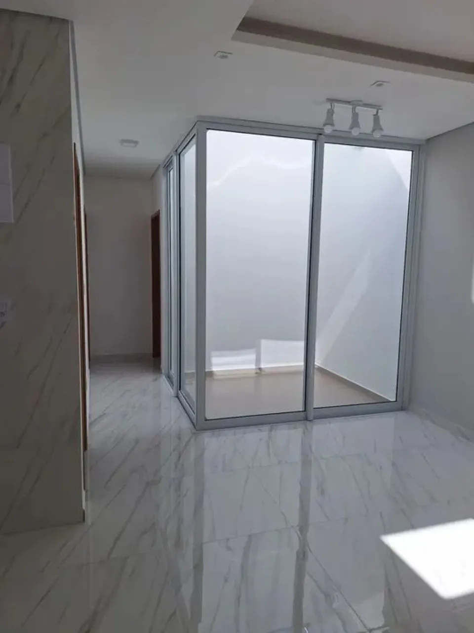 Imagem Maravilhosa casa em condomínio à venda em Sorocaba-SP, Jardim Residencial Villagio Ipanema I: 3 quartos, 1 suíte, 3 salas, 2 banheiros, 3 vagas, 95m².