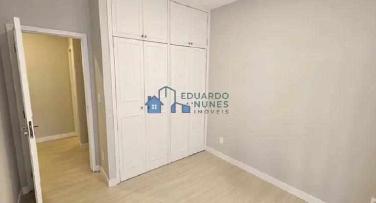 Imagem ÁTIMA ÁREA PRIVATIVA, REFORMADA COM 04 QUARTOS, 04 VAGAS NO SANTO ANTÔNIO!!