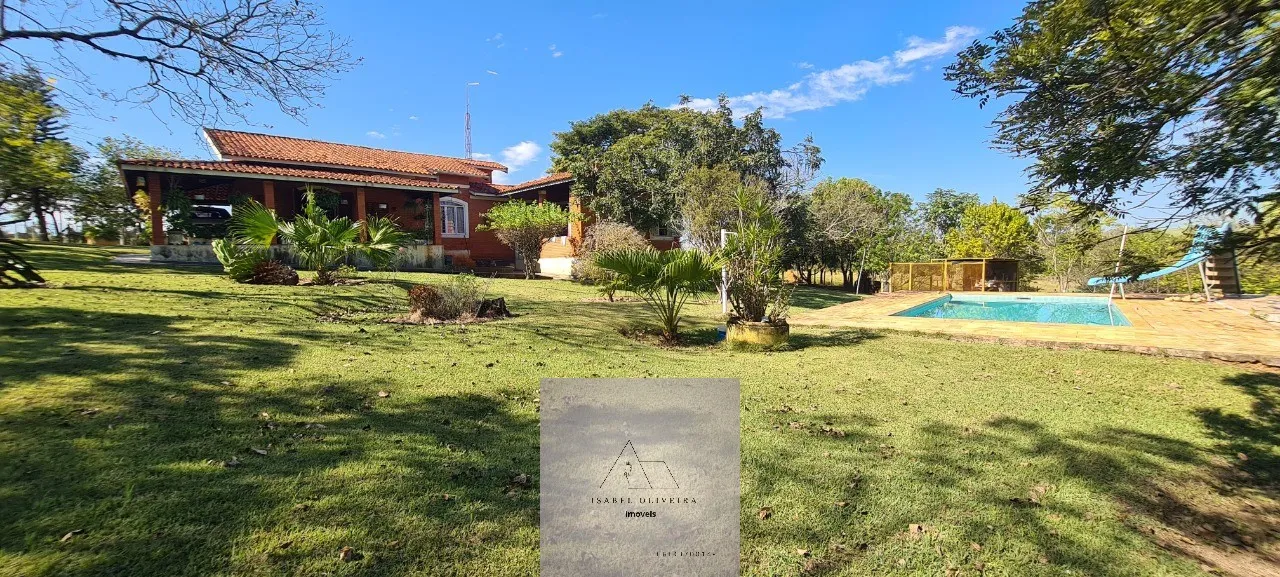 Chácara à venda em Cesário Lange-SP, 3 quartos, 1 suíte, 3 salas, 4 banheiros, 300m² de área!