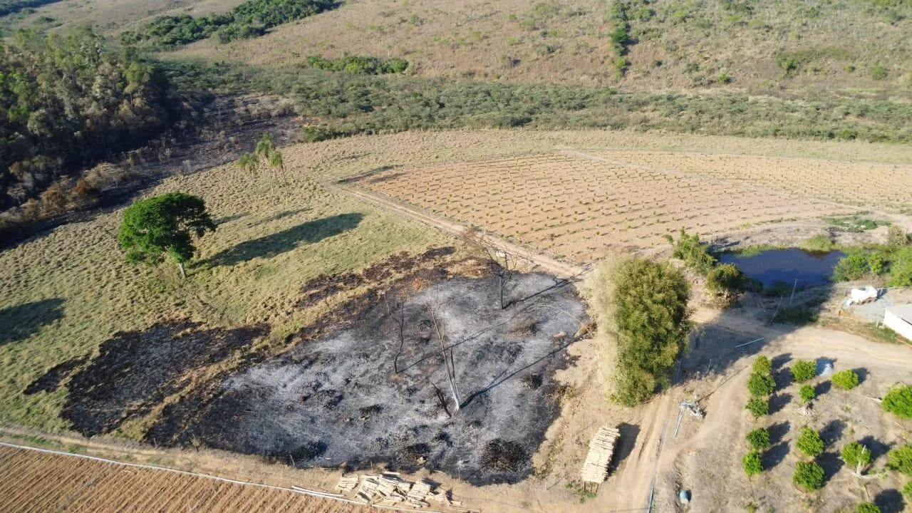 Imagem Vendo uma linda fazendinha em Passatempo/MG, com 30 hectares de terra .