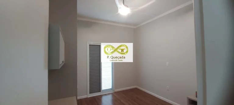 Imagem Casa com 03 suítes disponível para locação!