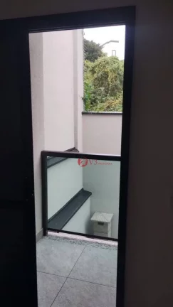 Imagem Sobrado com 3 dormitorios, 2 suites 1 lavabo, 2 vagas para 2 carros, sacadas nos quartos principais, churrasqueira, perto do metro Guilhermina esperaç