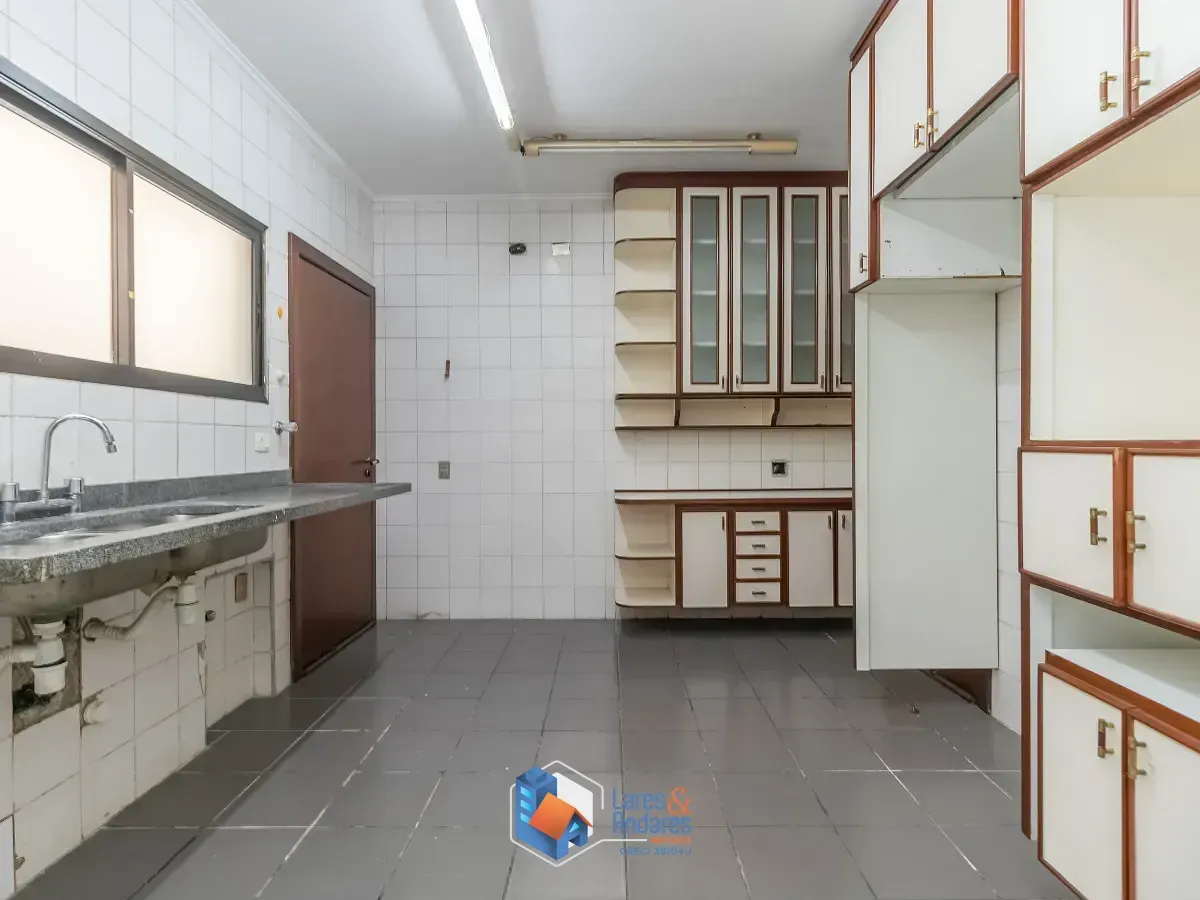 Imagem Casa no condomínio Villa Das Flores para venda com 3 quartos, sendo 3 suítes, 468m²