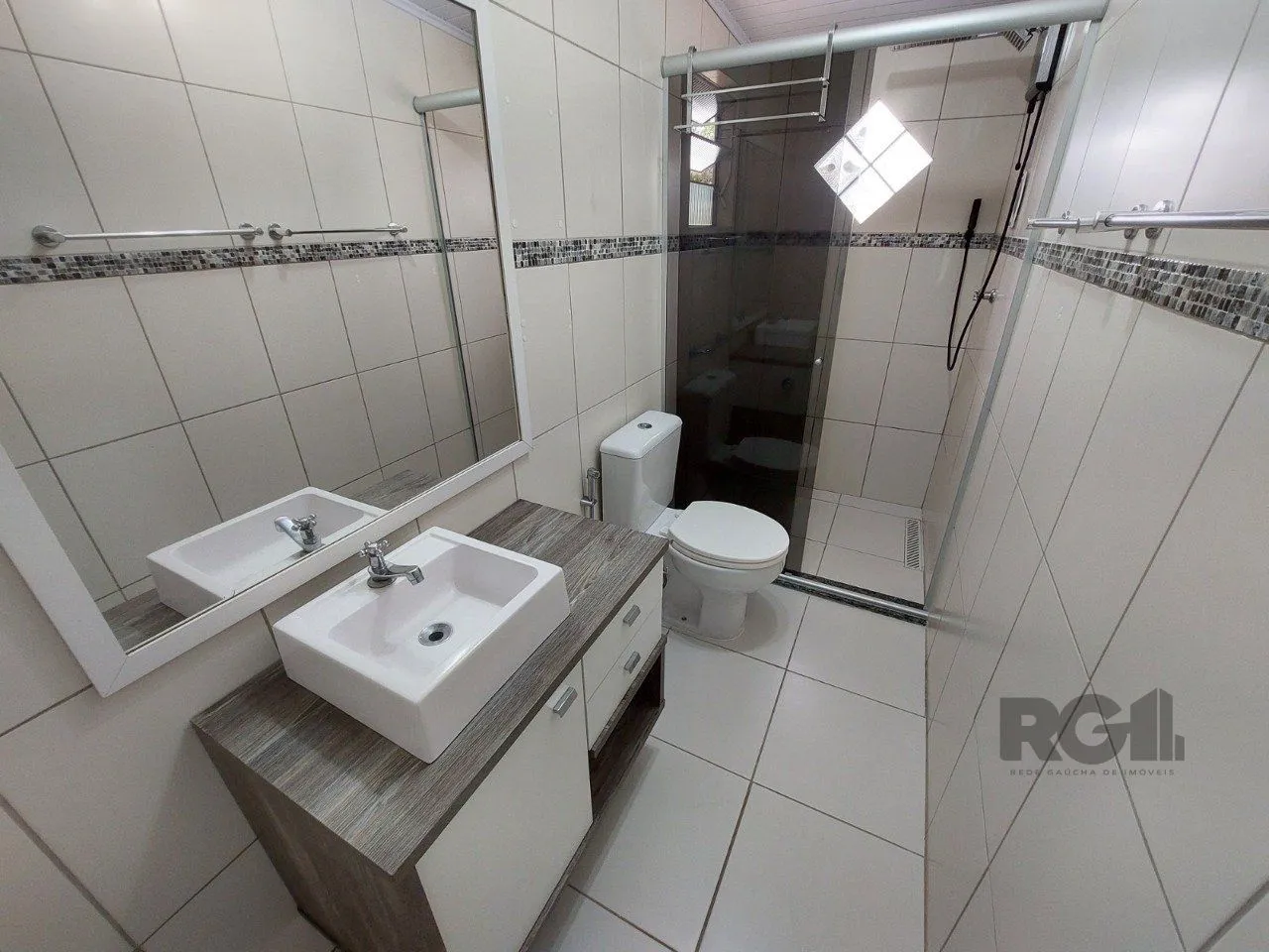 Imagem Casa com 3 quartos, no Bairro Ipanema - Porto Alegre/RS.