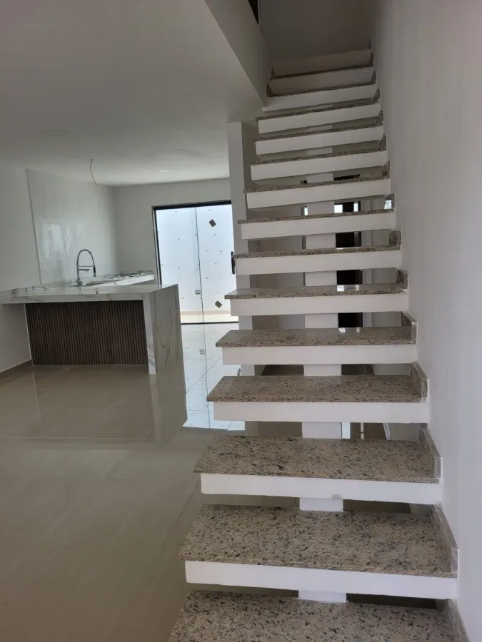 Imagem Casa Alto Padrão para Venda em Rio de Janeiro, Campo Grande, 2 dormitórios, 1 suíte, 2 banheiros, 1 vaga
