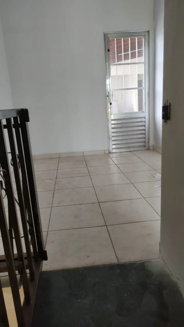 Imagem Sobrado com 4 Dormitórios e Terraço Gourmet em Localização Privilegiada