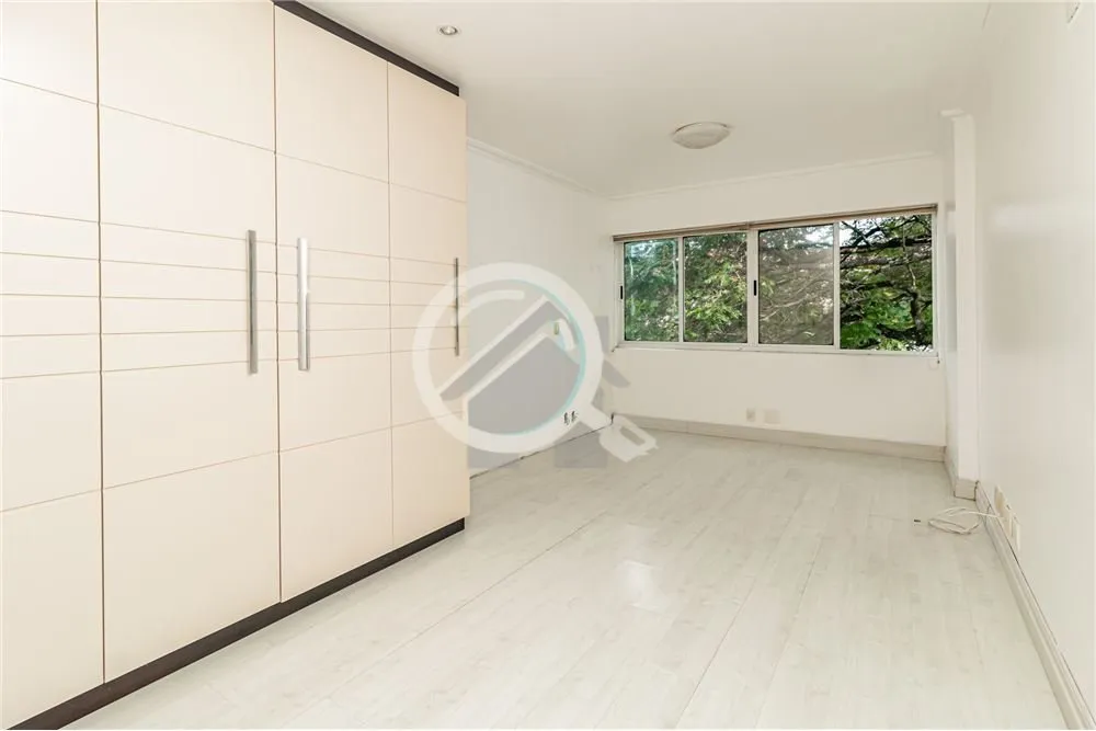 Imagem Encantador Apartamento à Venda no Último Andar com 2 dormitórios e 2 Vagas de Garagem Separadas D...
