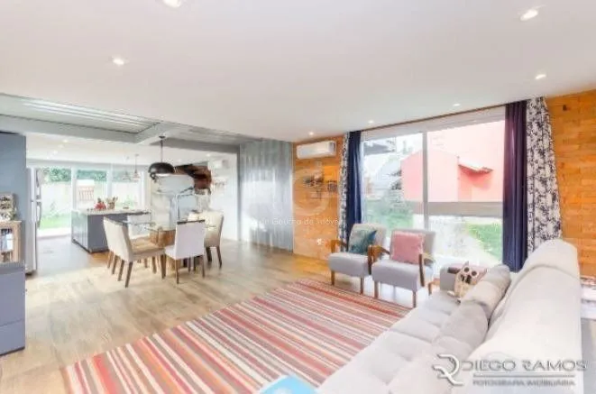 Imagem Casa para Venda - 315m², 3 dormitórios, sendo 1 suites, 2 vagas - Teresópolis