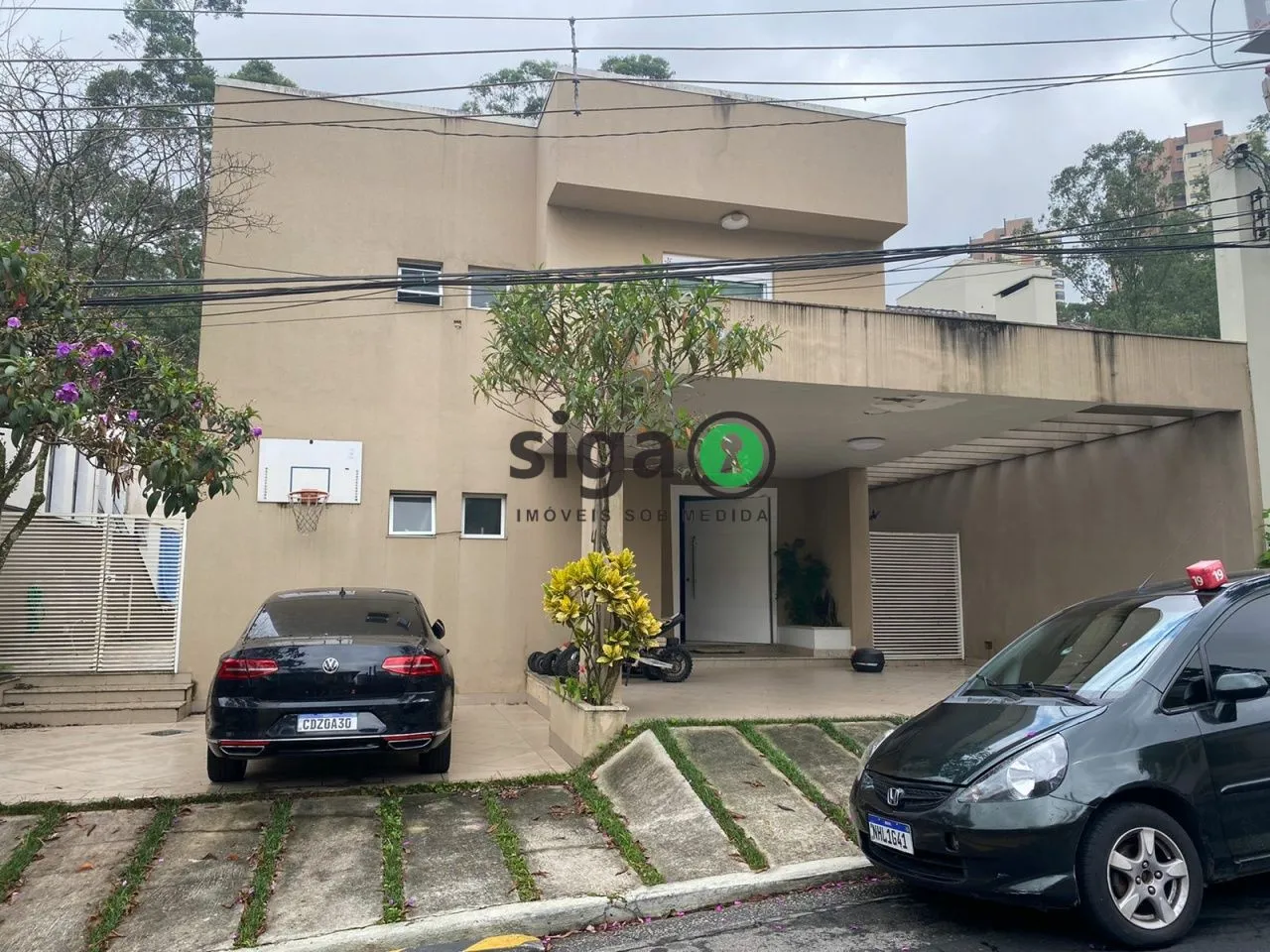 Imagem Exclusividade e Elegância no Condomínio Granja do Morumbi Casa de 4 Suítes à Venda