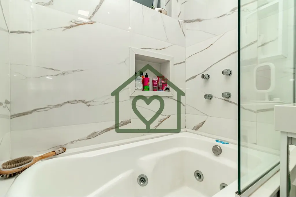 Imagem Apartamento Garden à venda no Centro Histórico de Porto Alegre, com 145,12 m2 de área privativa e...