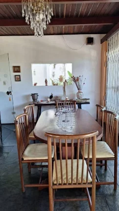 Imagem Casa térrea elevada com 4 quartos 4 suítes 4 vagas de garagem com piscina.