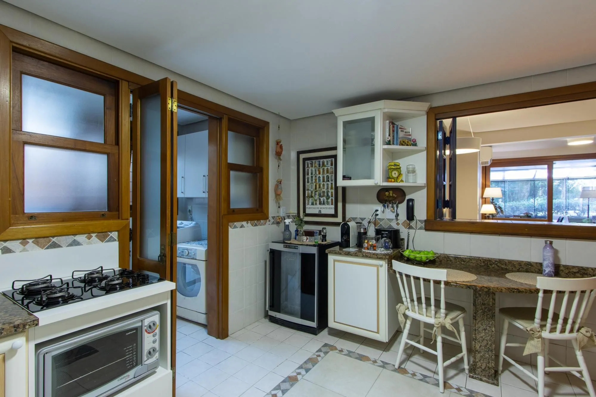 Imagem Apartamento de 4 dormitórios, 1 suíte e 2 vagas escrituradas - Bairro Ipanema.