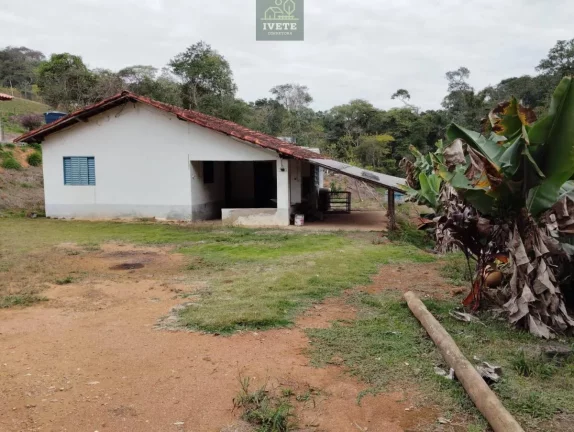 Imagem Chácara com 2 quartos, 120m2, à venda