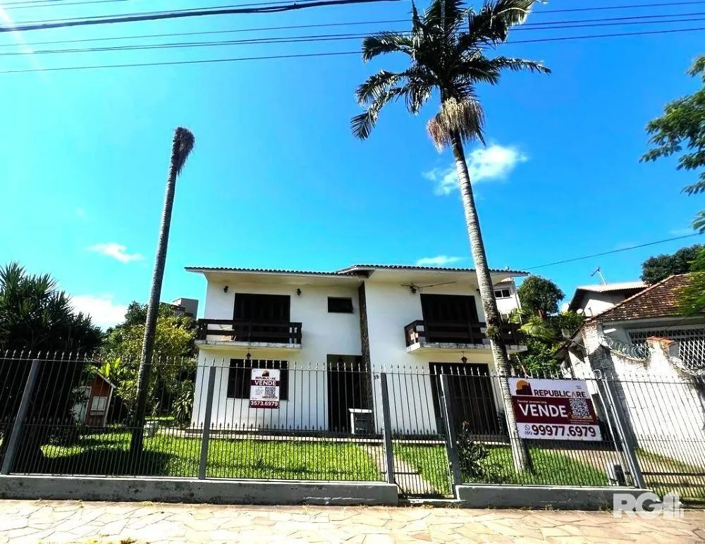 Imagem Casa com 351,60m2 de área construída em propriedade de 743m2 no Bairro Jardim Carvalho.