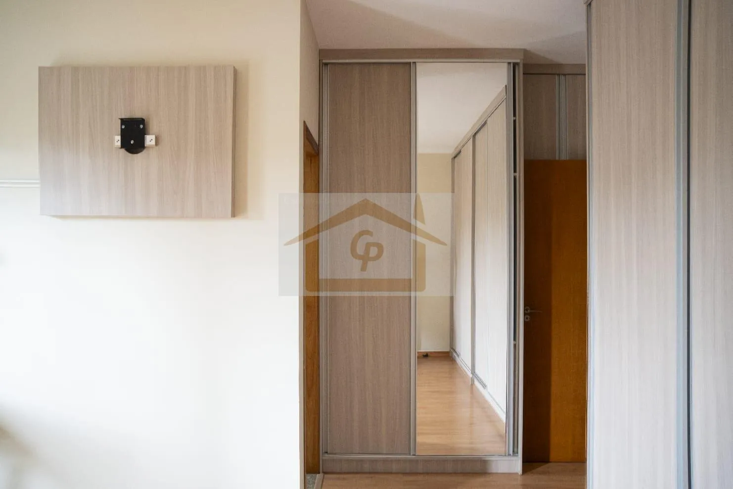 Imagem Duas suítes,, 2 vagas cobertas - Casa em Villagio - Bosque da Saúde