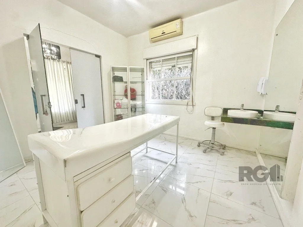 Imagem Casa comercial ou residencial com 14 vagas próxima á av. Teresópolis
