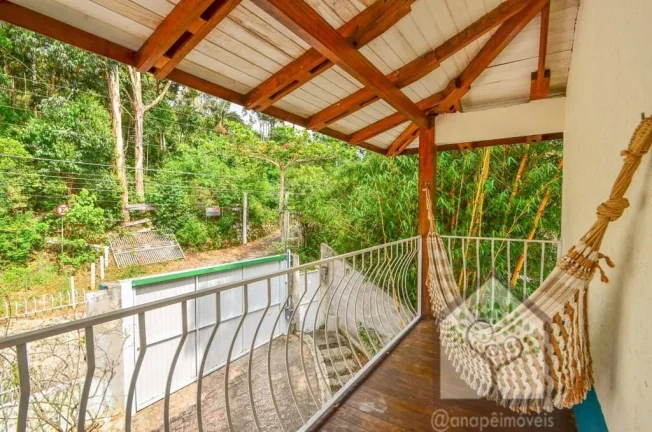 Imagem Mansão pé na areia em meio à natureza no Sambaqui