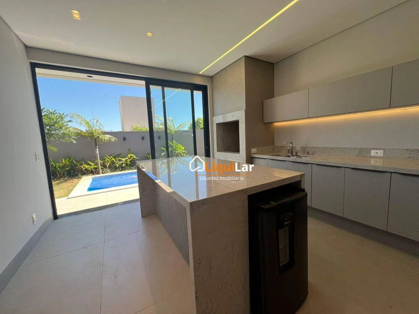 Imagem Casa Térrea de Alto Padrão com 3 Suítes, Espaço Gourmet e Piscina Aquecida