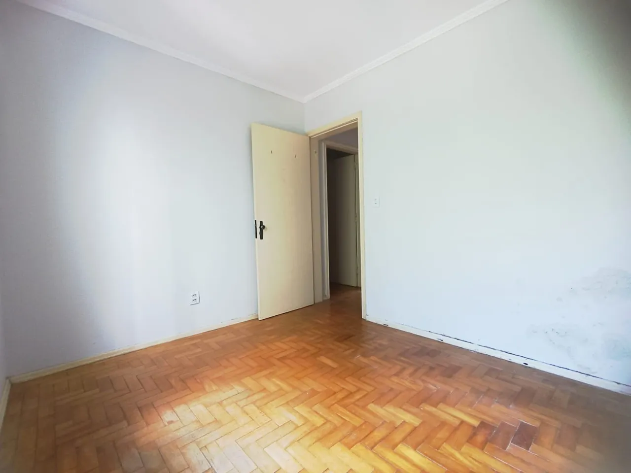 Imagem Apartamento de 2 dormitórios para locação no bairro Menino Deus, na Rua Barão do Gravataí. Um i...