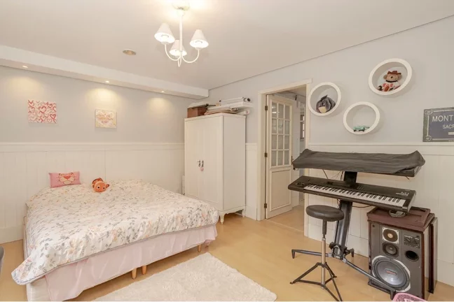 Imagem Casa para venda no bairro Chácara das Pedras em Porto Alegre