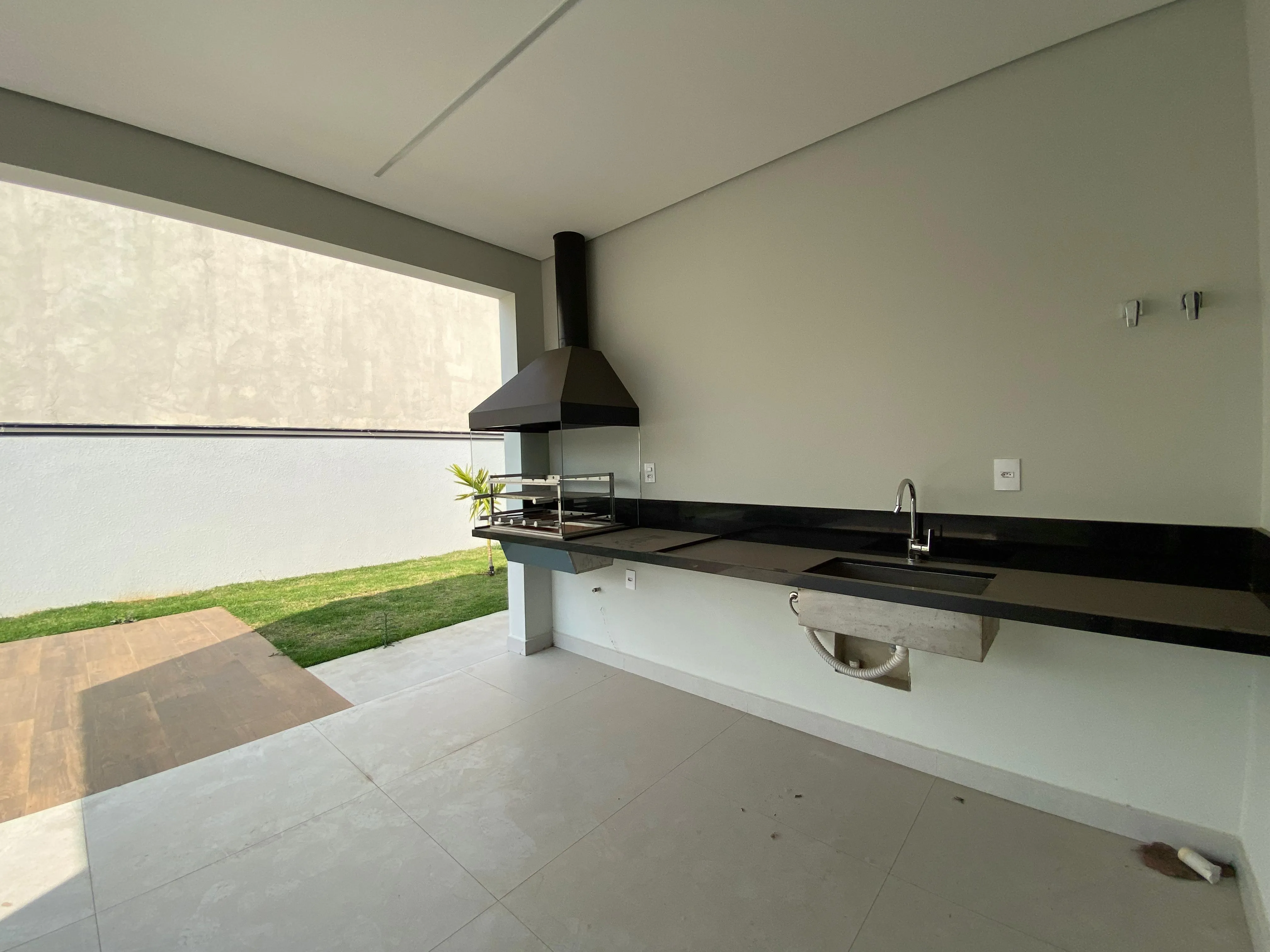 Imagem Residência de Elegância Única: Casa Exclusiva no Alphaville com Design Sofisticado e Área de Lazer Impecável