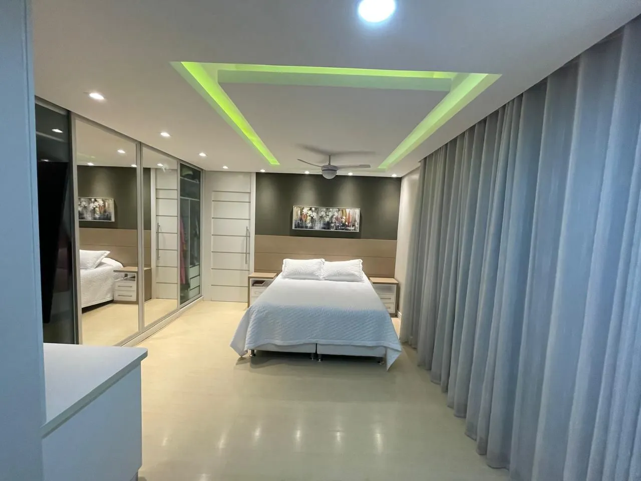 Imagem Casa em Condomínio com 03 quartos (01 suíte com closet) e 06 vagas no Ecoville