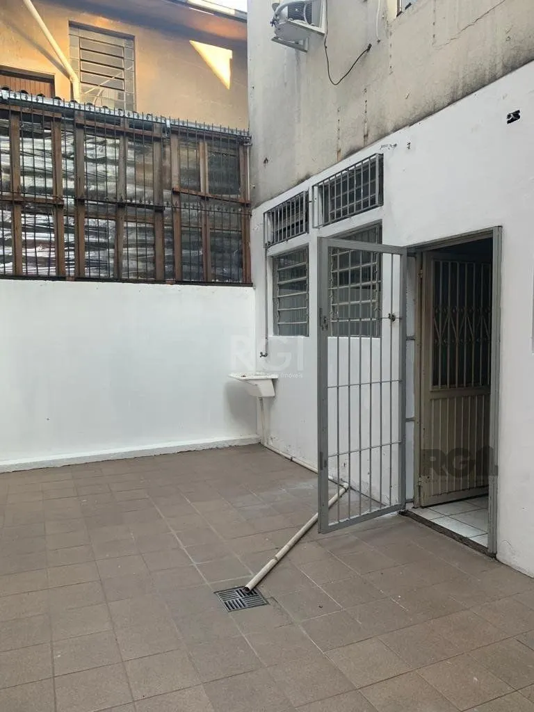 Imagem prédio comercial, com 03 andares, loja térrea, mais 04 salas.