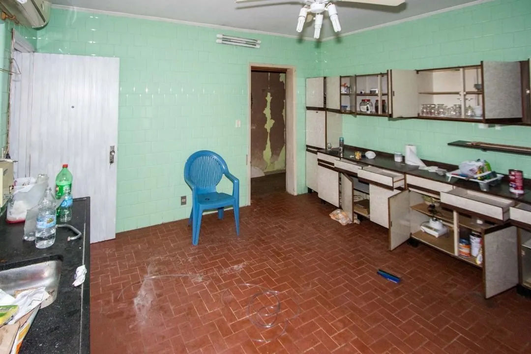 Imagem Casa para Venda - 200m², 3 dormitórios, 8 vagas - Cristal