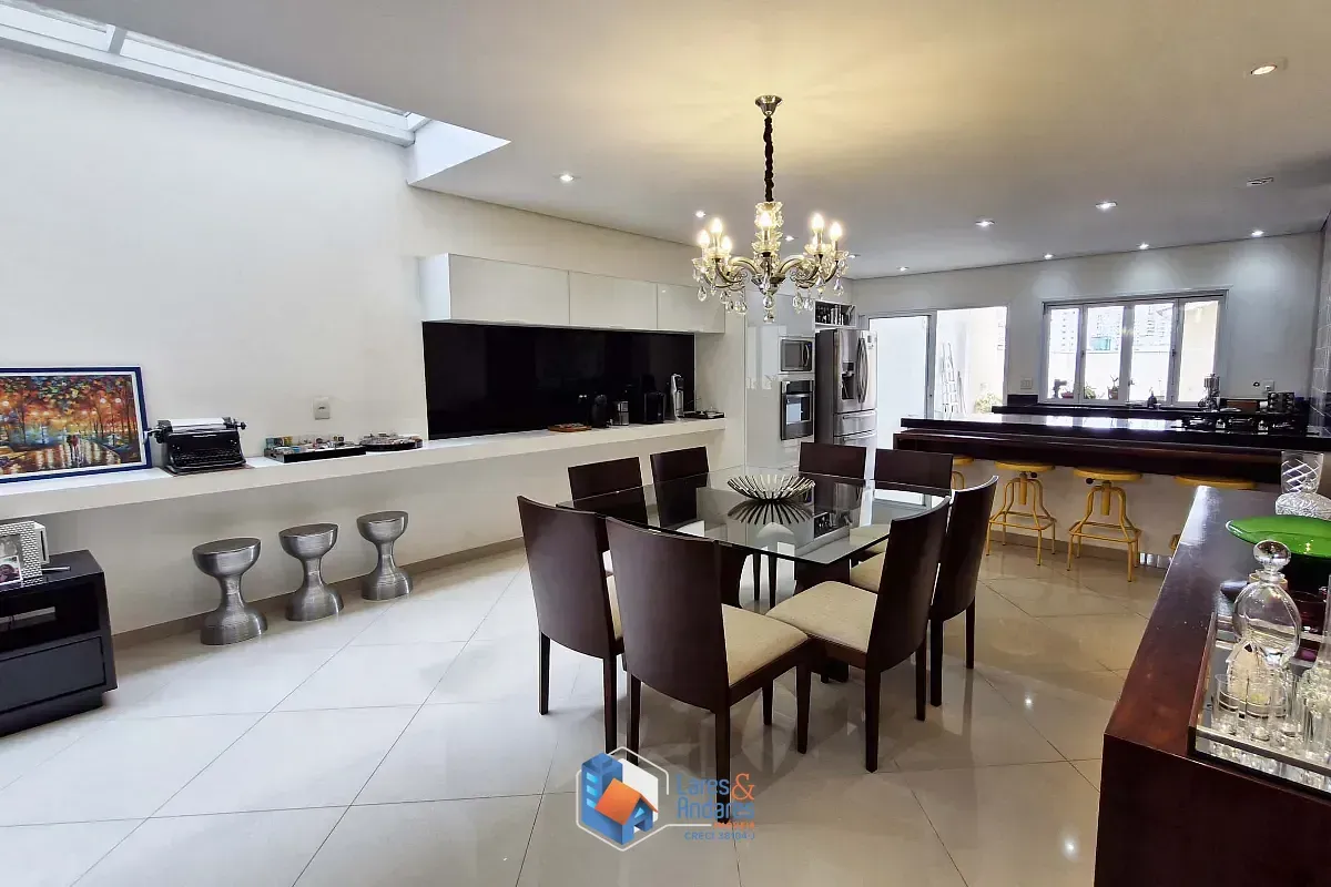 Imagem Sobrado para venda em Santa Teresinha com 3 quartos, sendo 3 suítes, 324m²
