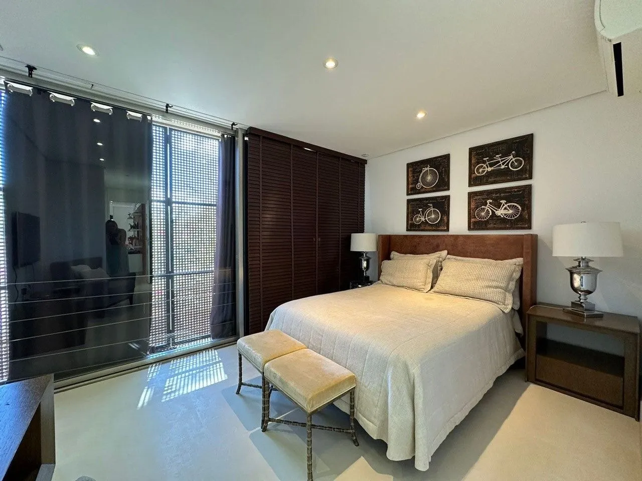 Imagem Venha conhecer essa incrível casa com 4 quartos, 4 suítes e 347,00 m2 de área construída.