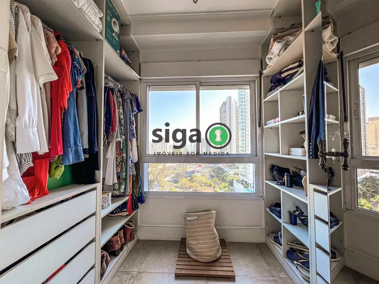 Imagem APARTAMENTO 72m² À VENDA | 1 SUÍTE COM CLOSET | REFORMADO E MOBILIADO | 2 VAGAS |