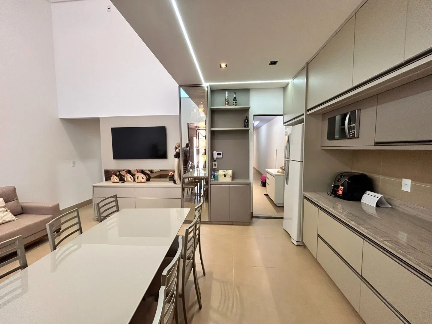 Imagem Casa com 3 dormitórios à venda por R$ 680.000,00 - Laranjeiras - Patos de Minas/MG