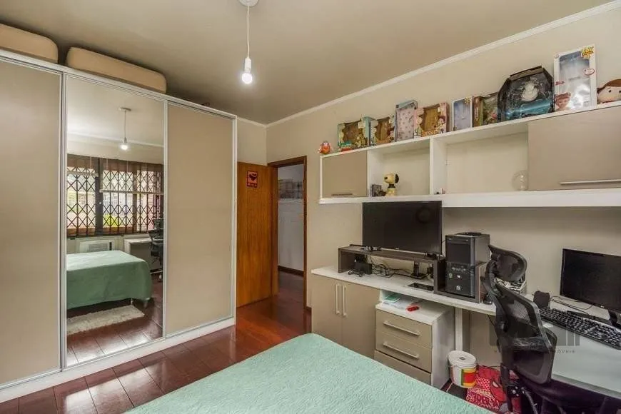 Imagem Casa 279m² - 4 dormitórios, 3 vagas no bairro Santa Tereza
