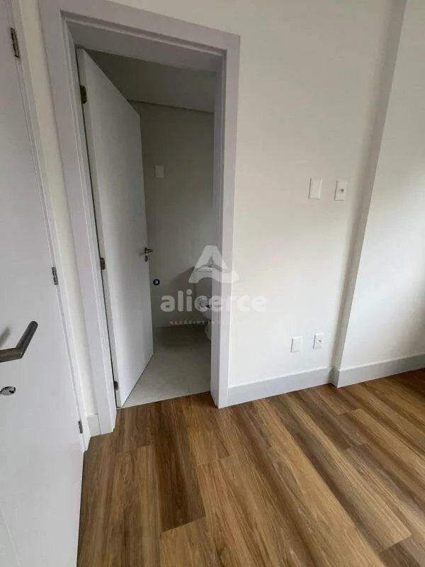 Imagem Apartamento à venda com 3 quartos 3 suítes, 205,02m² em Canto Florianópolis