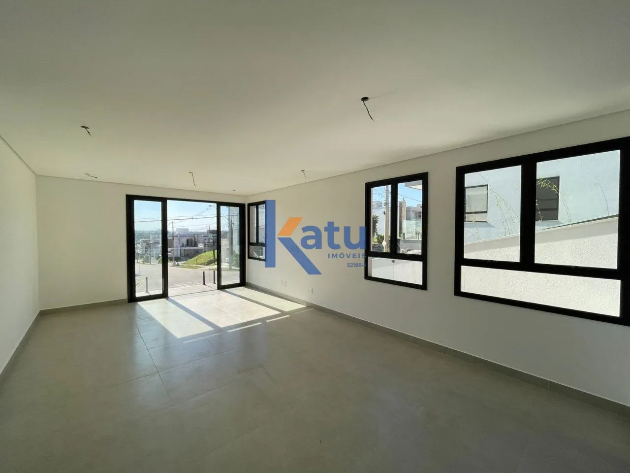 Imagem CASA PARA VENDA NO CONDOMÍNIO RESERVA DA ERMIDA EM JUNDIAÍ/SP

Término de Construção

O imóvel...