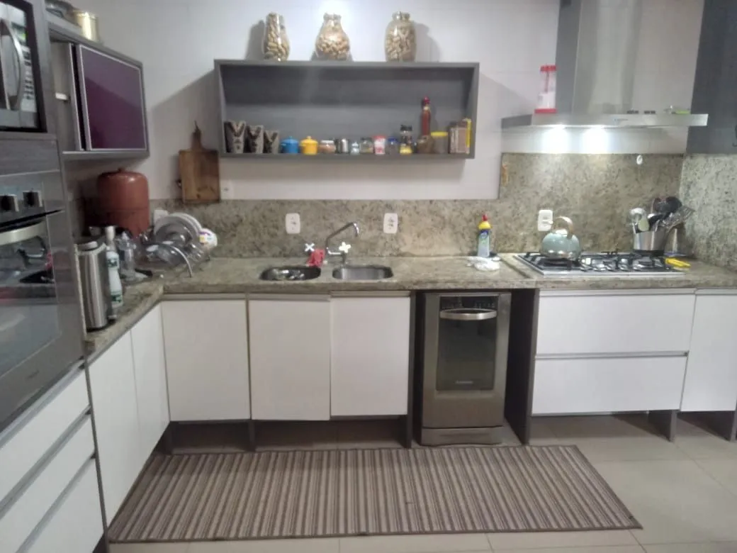 Imagem Casa sobrado Comercial e Residencial de 4 dormitórios e 6 banheiros e 5 vagas de garagem