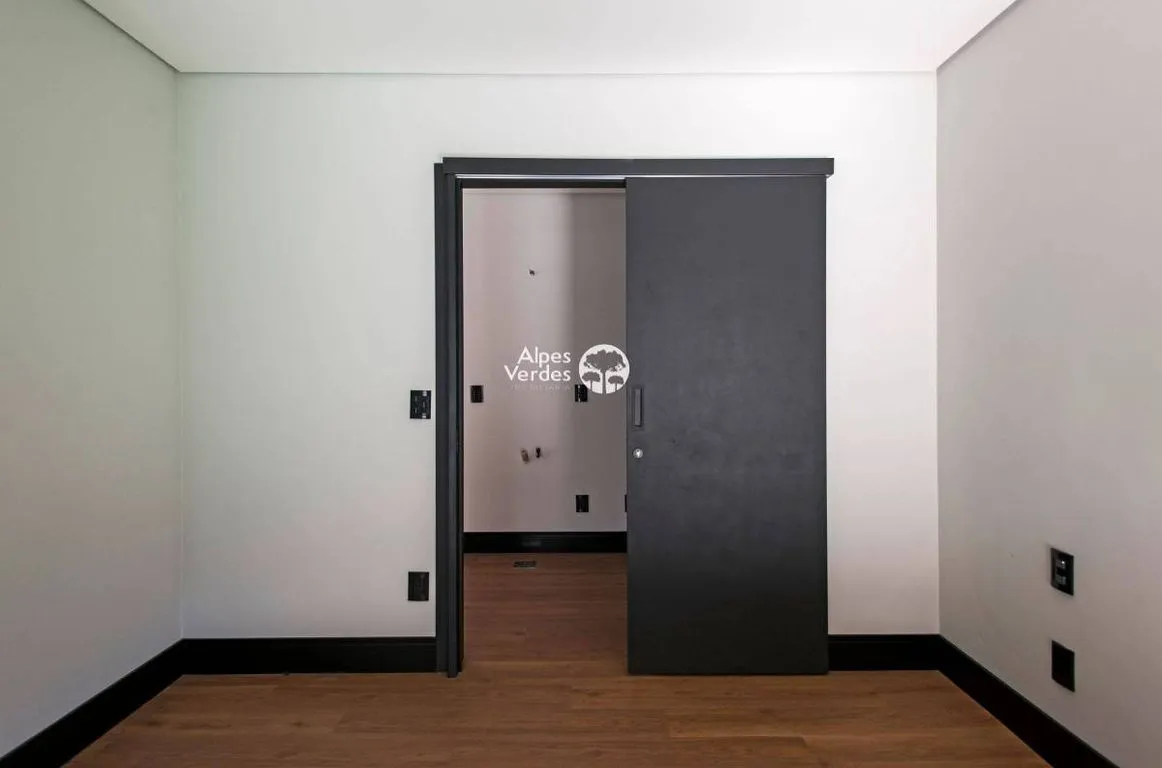 Imagem Vende-se Apartamento no Centro de Gramado, com 2 quartos