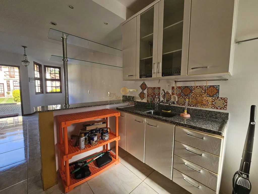 Imagem Casa em Condomínio para Venda em Teresópolis / RJ no bairro Parque do Imbui